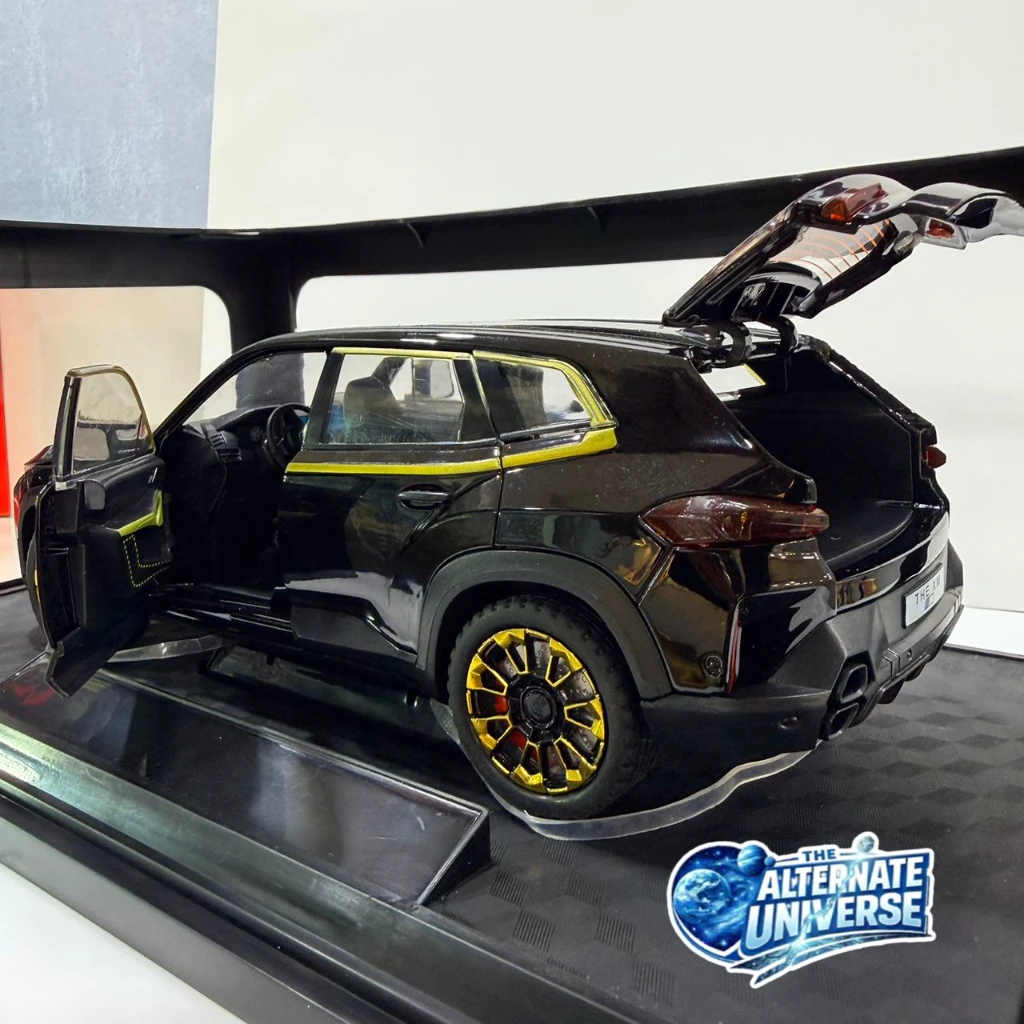 BMW-XM Black SUV 1:24 Scale Die-Cast Model - Image 2