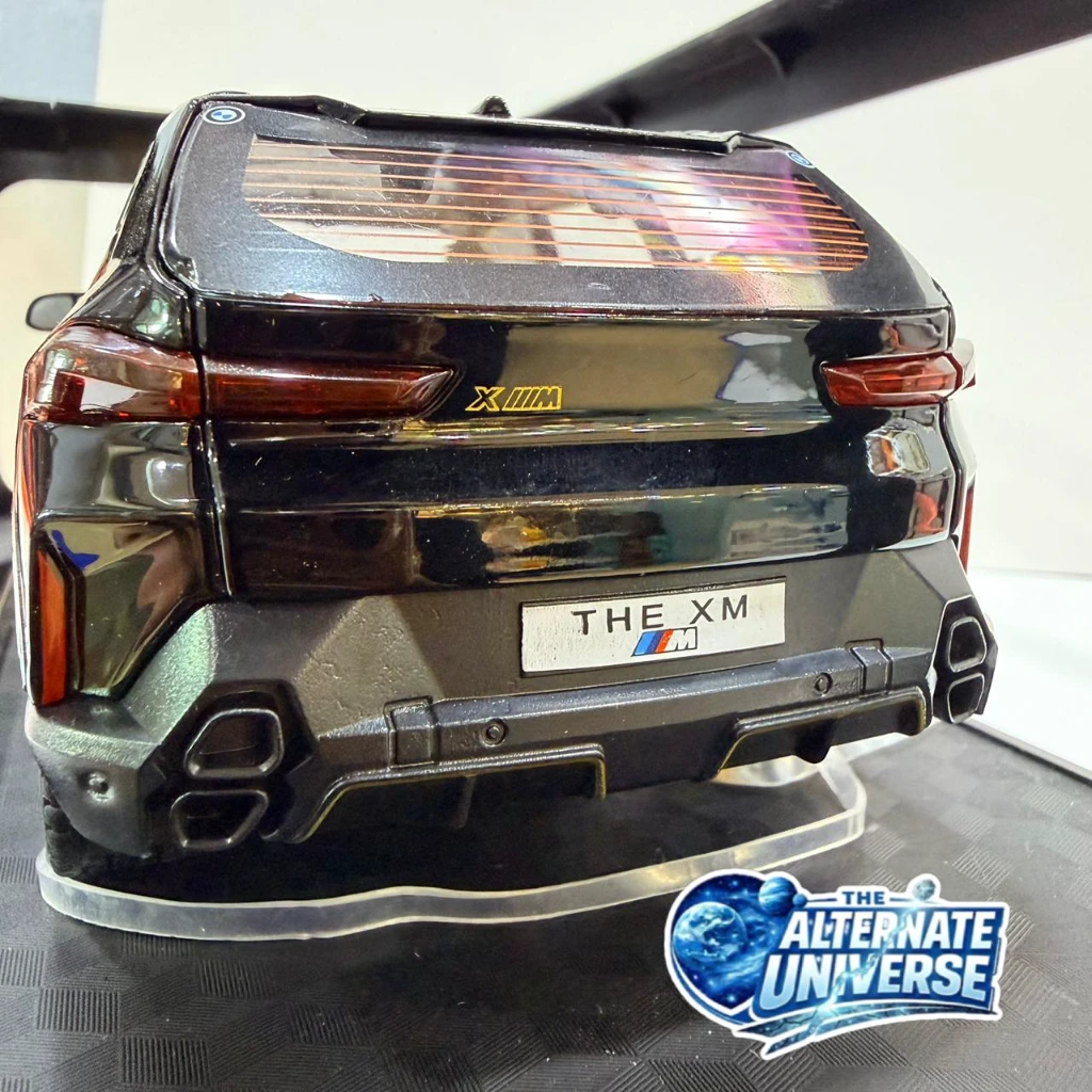 BMW-XM Black SUV 1:24 Scale Die-Cast Model - Image 3