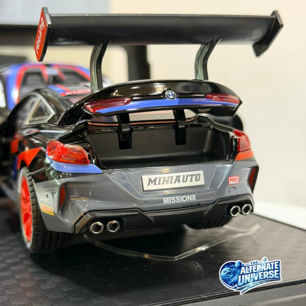 BMW M8 GTE 1:24 Black die-cast model - Image 4