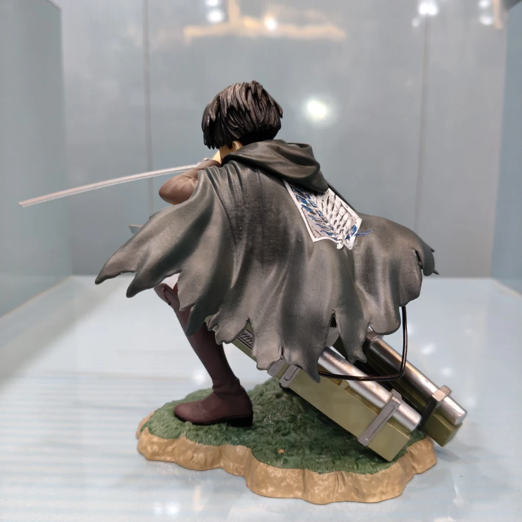 ATTACK ON TITAN LEVI FIGURE - Image 7