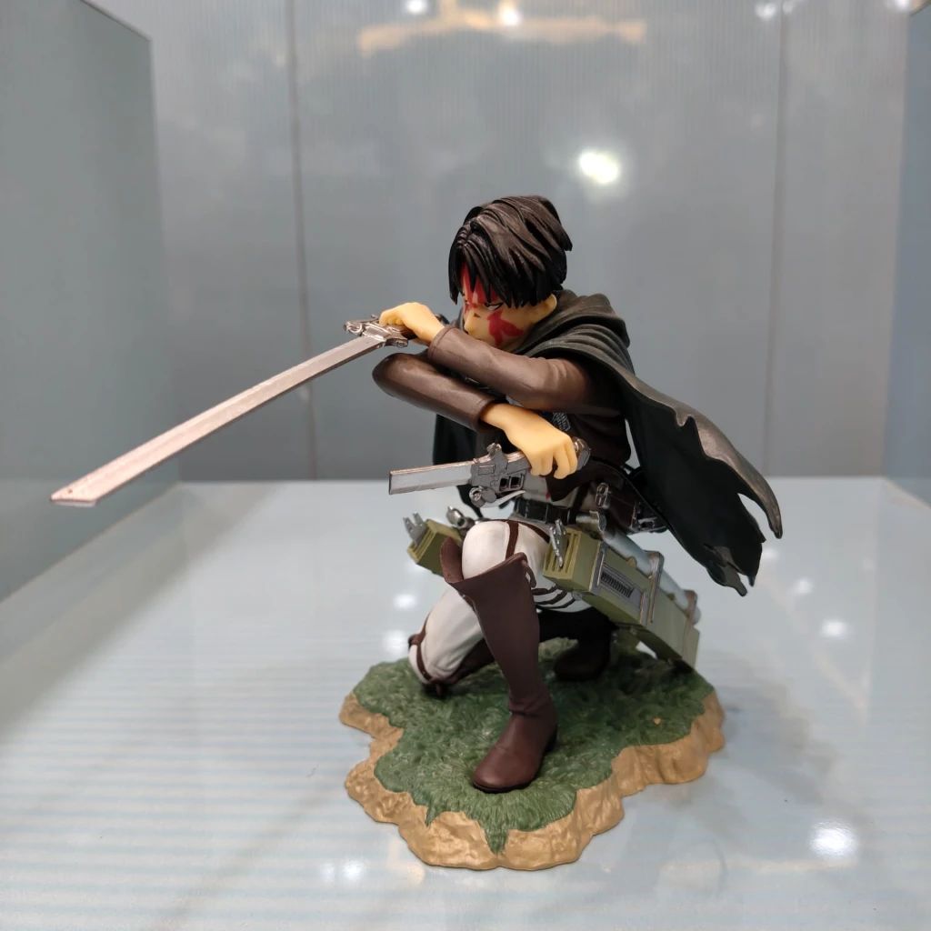 ATTACK ON TITAN LEVI FIGURE - Image 5