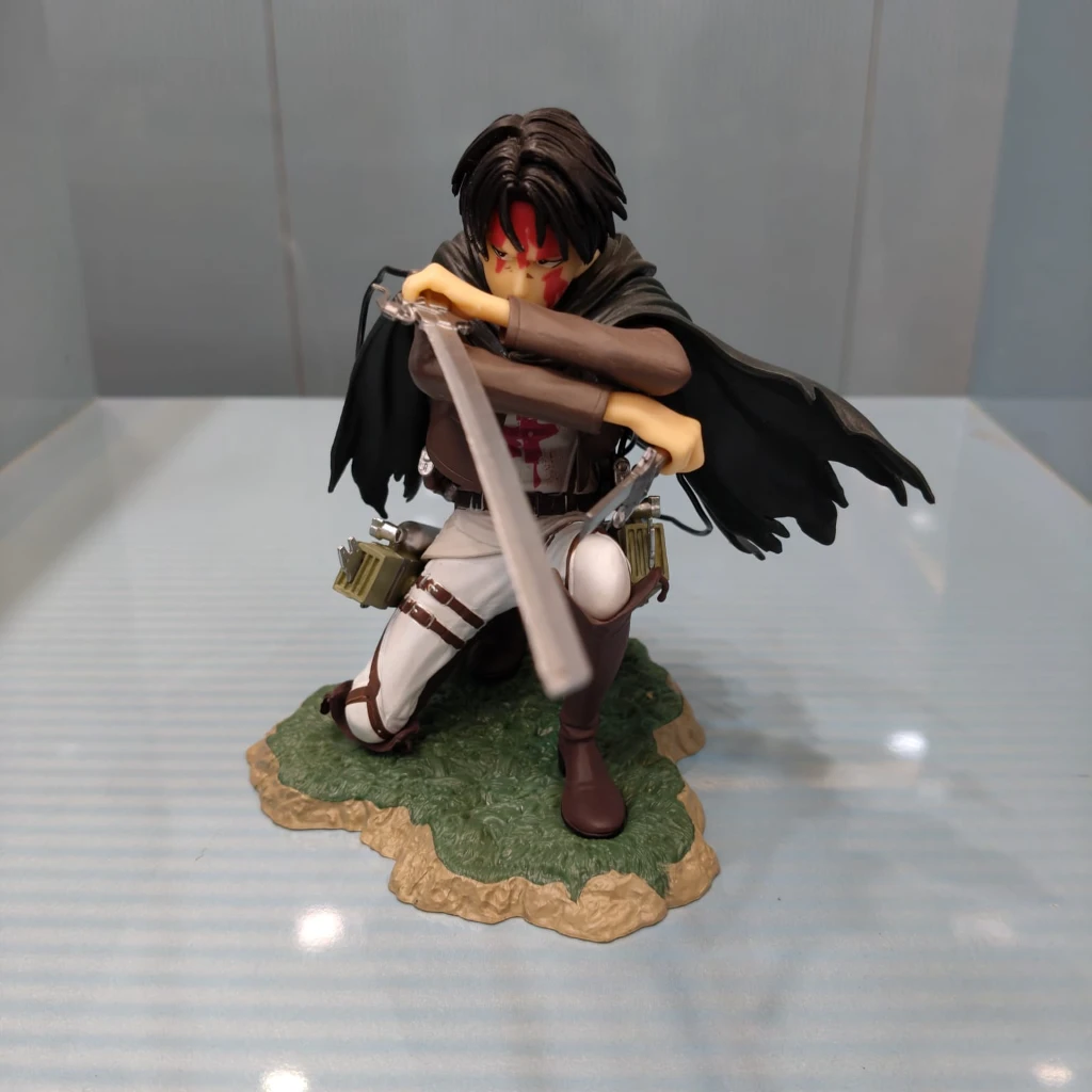 ATTACK ON TITAN LEVI FIGURE - Image 3