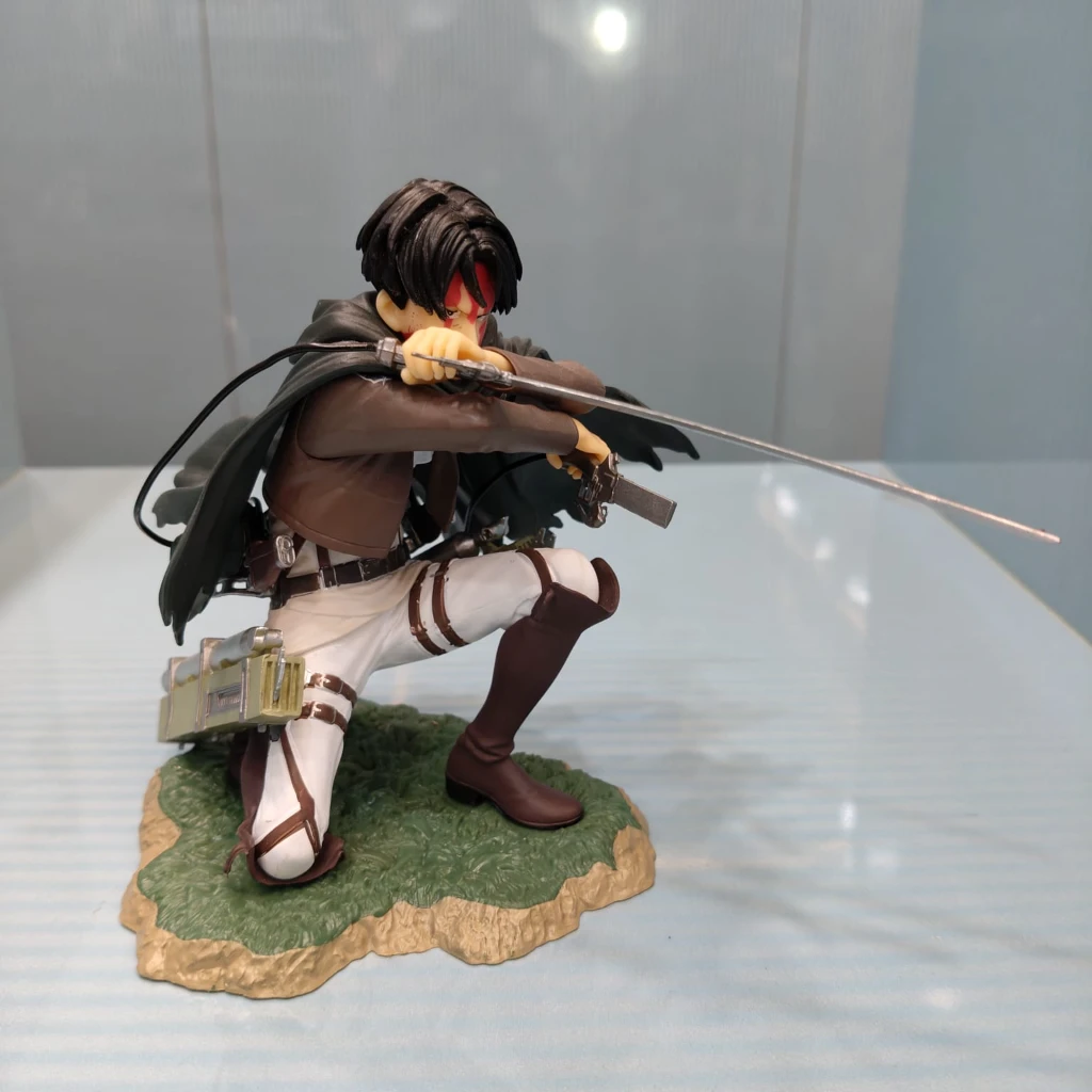 ATTACK ON TITAN LEVI FIGURE - Image 2