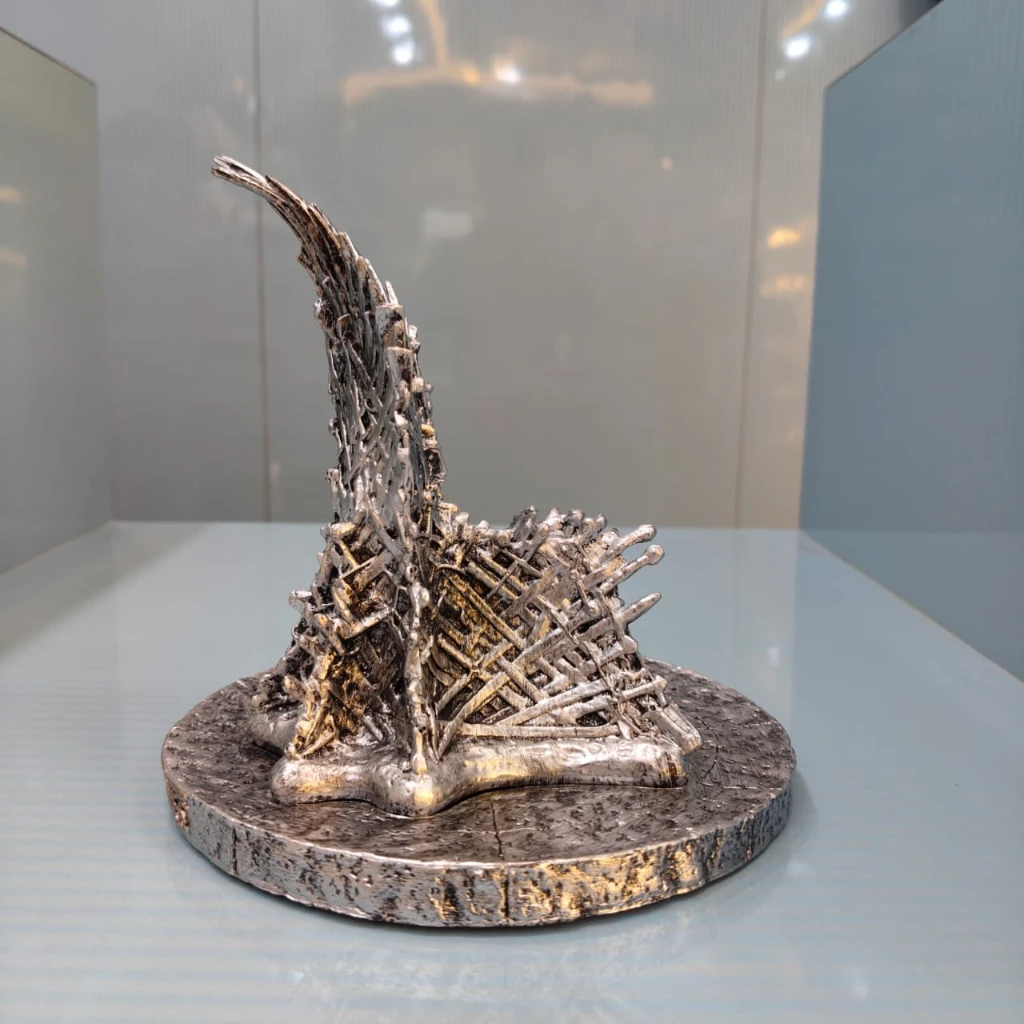 THRONE - Image 5