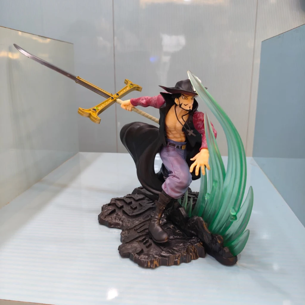 One Piece Mihawk In Action 30cm Figure - Image 4