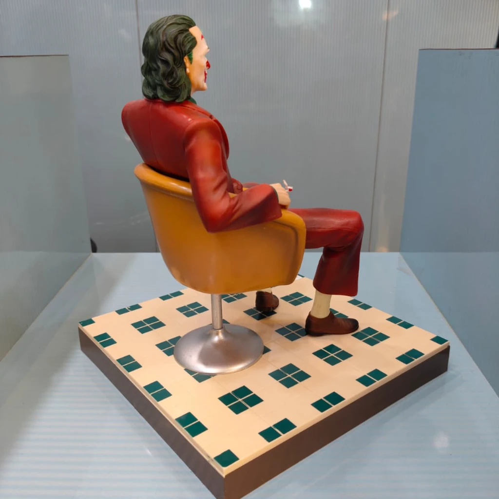 JOKER LARGE CHAIR SITTING - Image 6