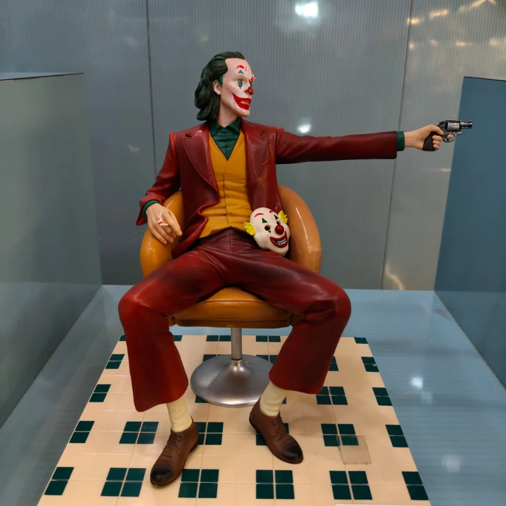 JOKER LARGE CHAIR SITTING - Image 2