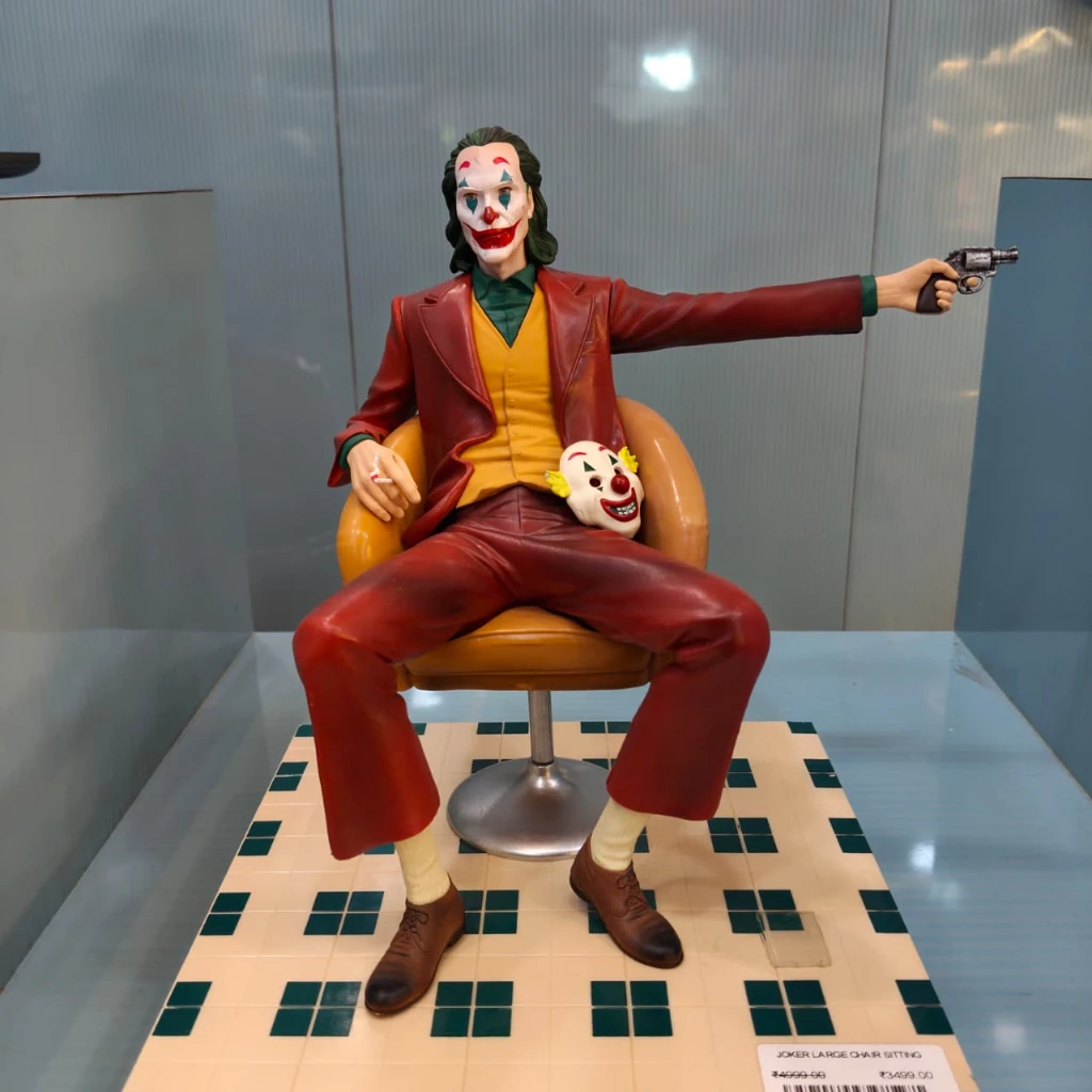 JOKER LARGE CHAIR SITTING - Image 3