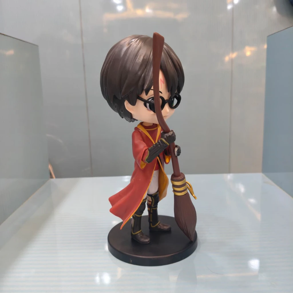 HARRY WITH NIMBUS 2000 23cm FIGURE - Image 4