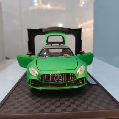 Mercedes-Benz AMG GT R Green 1:24 Die-Cast
