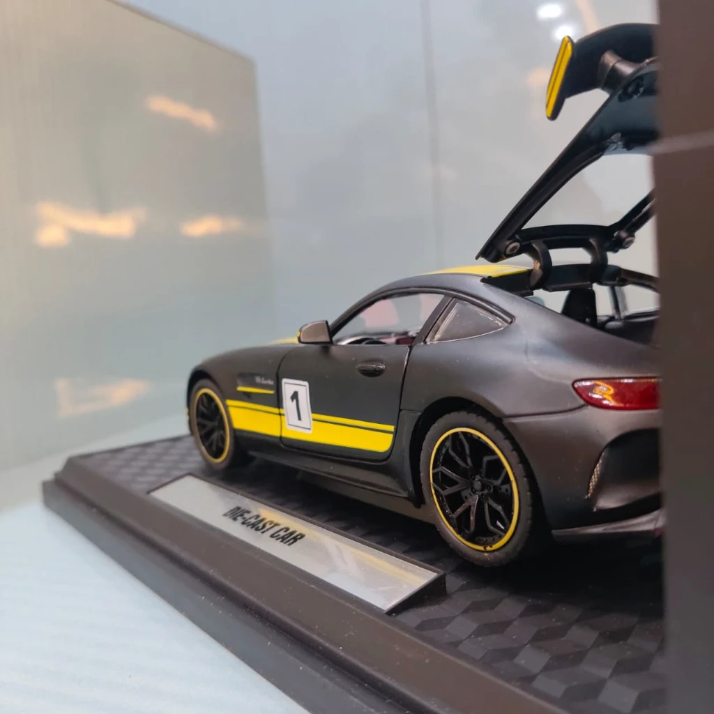 Mercedes-Benz AMG GT R 1:24 Scale Diecast Model - Image 5