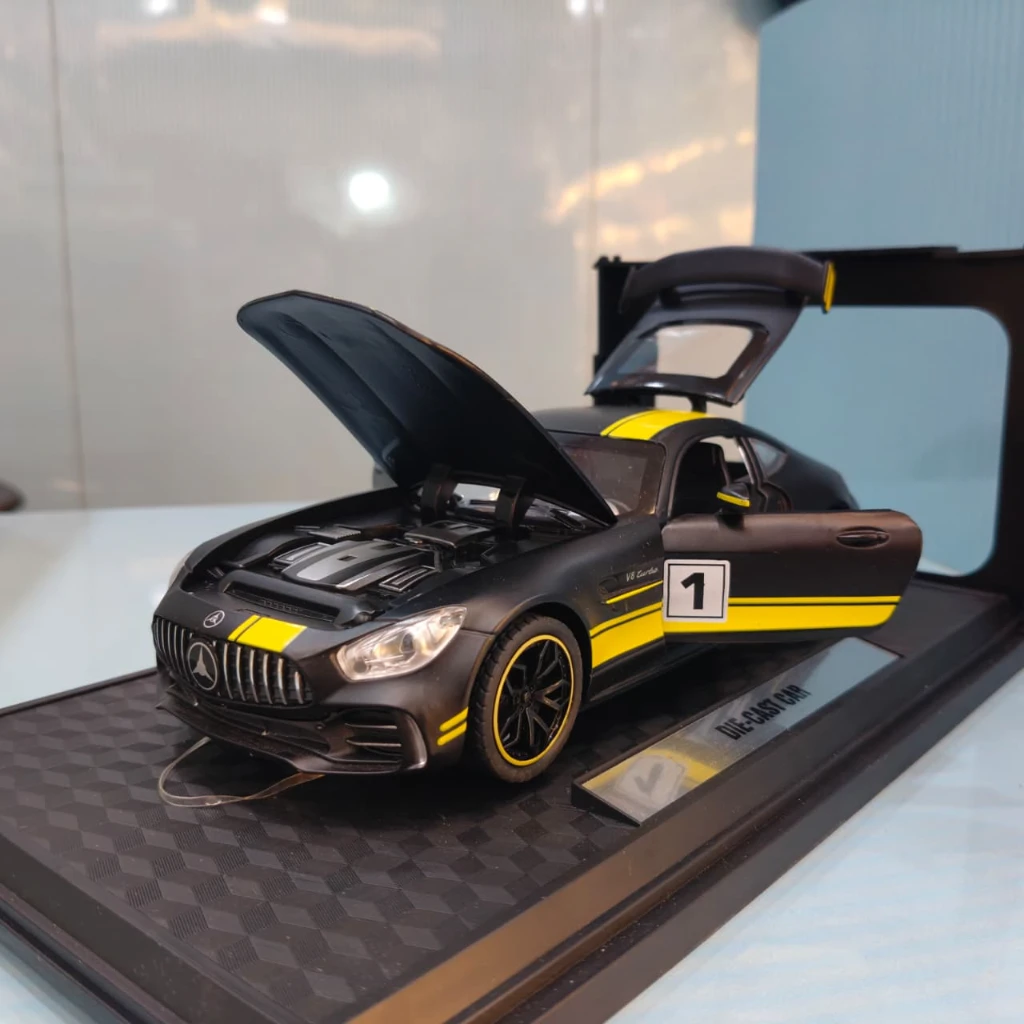 Mercedes-Benz AMG GT R 1:24 Scale Diecast Model - Image 2