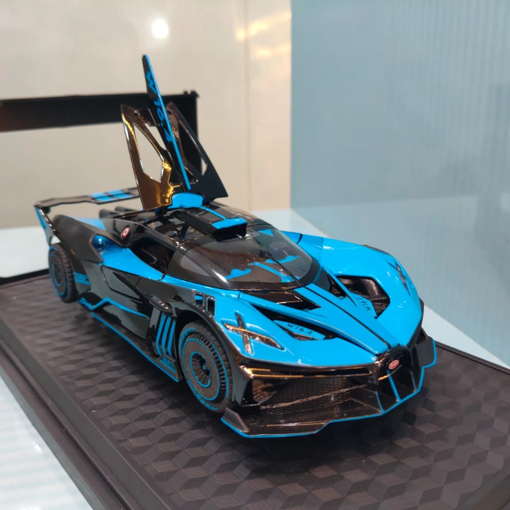 Bugatti Bolide 1:24 Scale Die Cast With Smoke - Image 3
