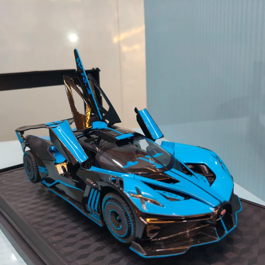 Bugatti Bolide 1:24 Scale Die Cast With Smoke - Image 4