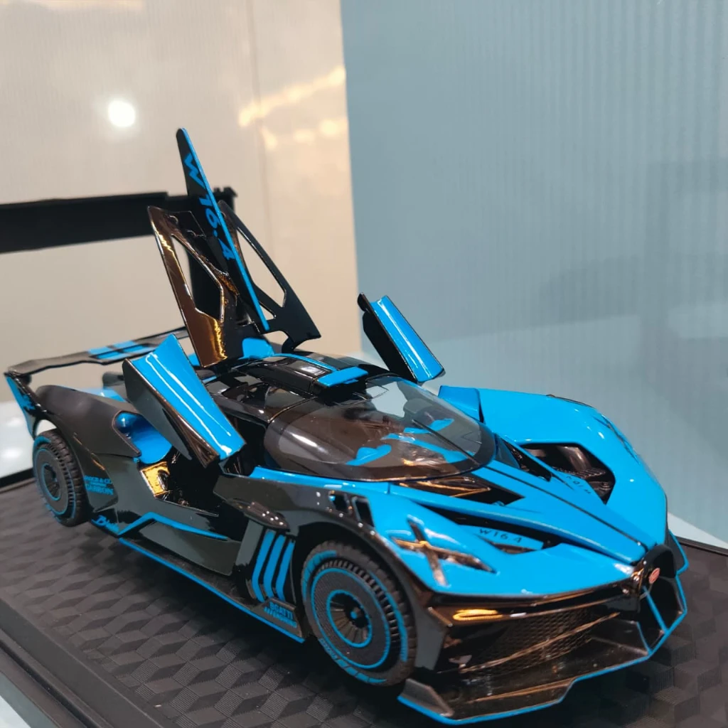 Bugatti Bolide 1:24 Scale Die Cast With Smoke - Image 5