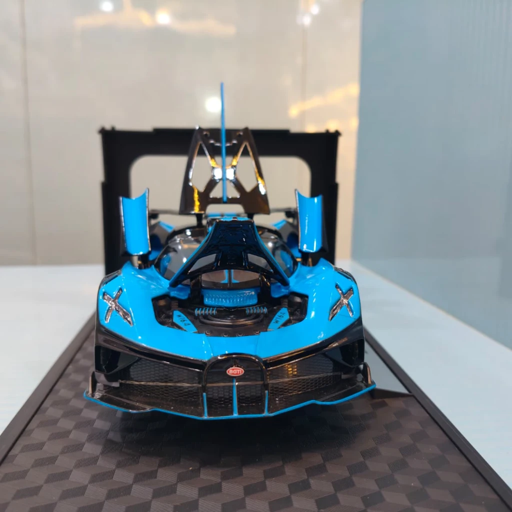 Bugatti Bolide 1:24 Scale Die Cast With Smoke - Image 7