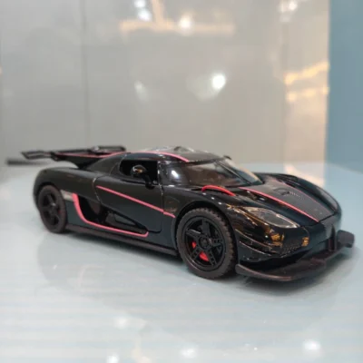 Black Koenigsegg One:1 Die-Cast 1:32 Scale