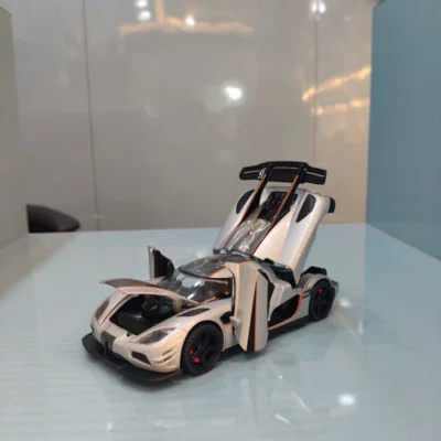 Koenigsegg One:1 Die-Cast 1:32 Scale Silver