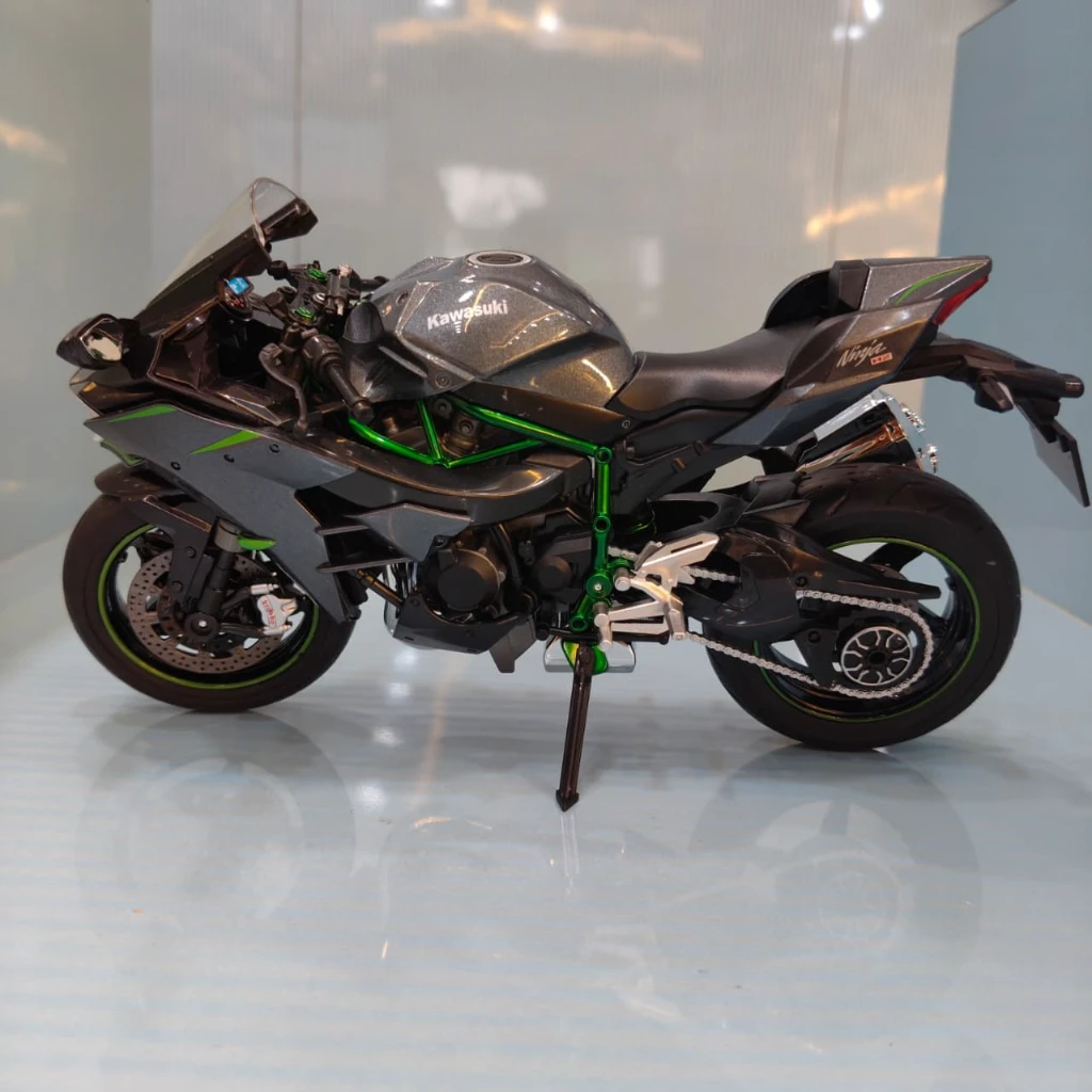 1:9 Scale Kawasaki Ninja H2 Die-Cast Motorcycle Model - Image 3