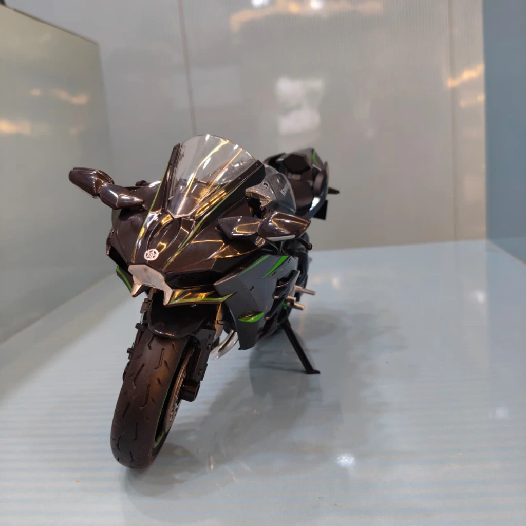 1:9 Scale Kawasaki Ninja H2 Die-Cast Motorcycle Model - Image 4