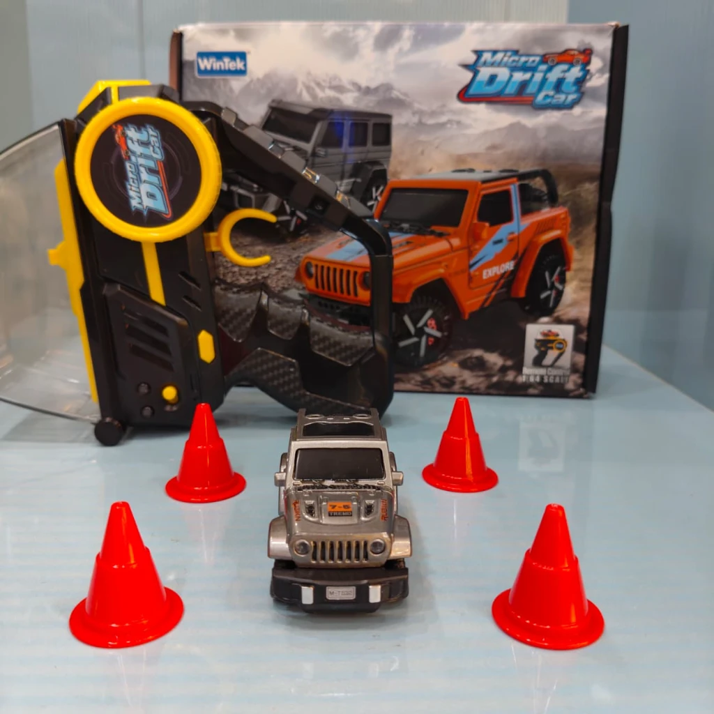 WinTek 1:64 Scale Micro Drift Car – 4WD Off-Road Tail Drift RC Car (App & Remote Control) - Image 2