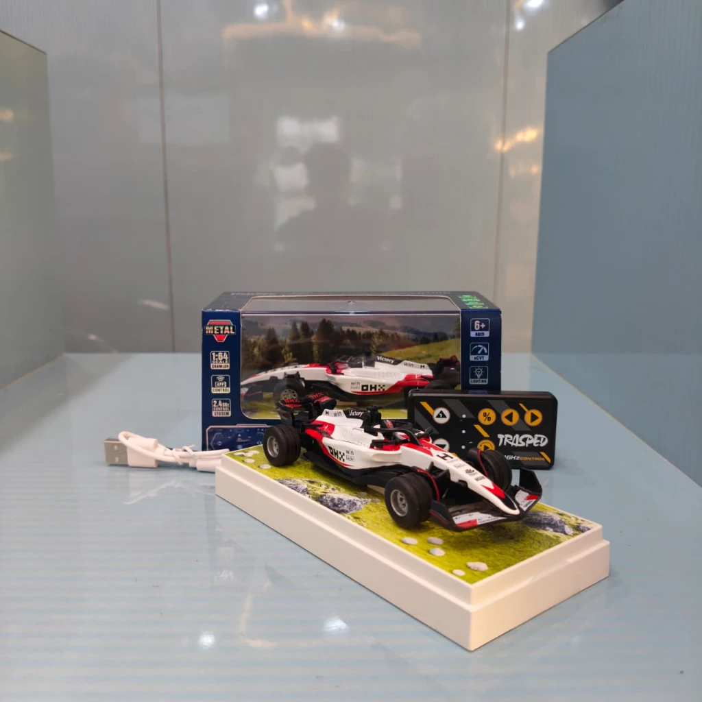Trasped 1:64 Scale F1 Racing Car – White & Red "Victory" Edition, App & 2.4GHz Remote Control - Image 3