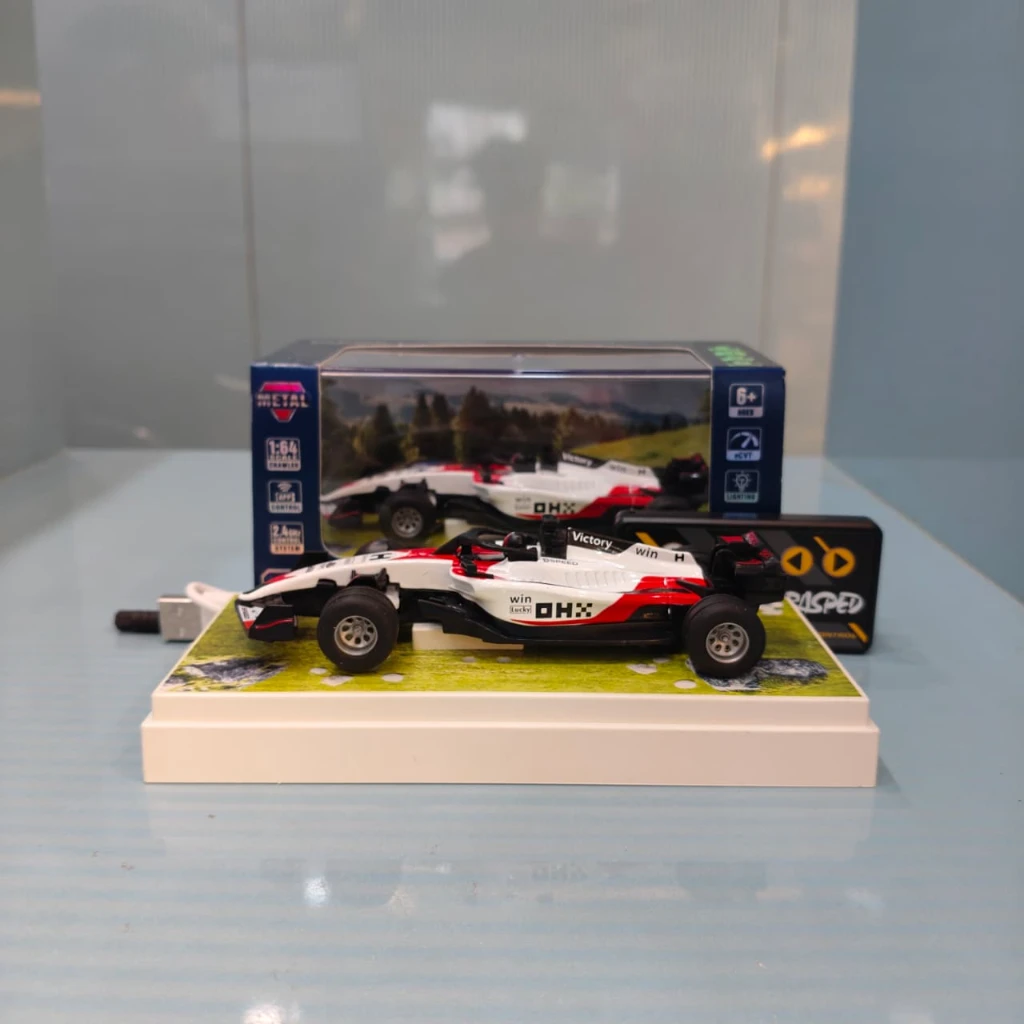 Trasped 1:64 Scale F1 Racing Car – White & Red "Victory" Edition, App & 2.4GHz Remote Control - Image 5