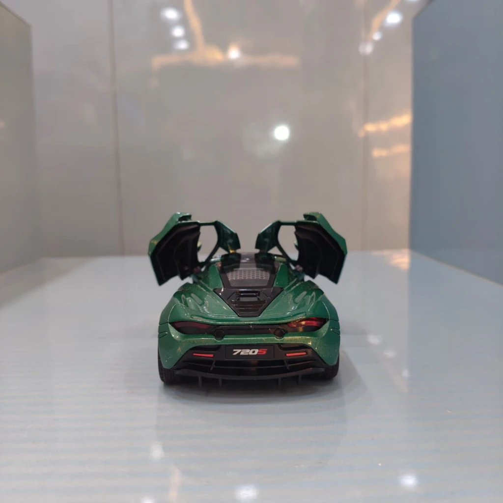 McLaren 720S Green Die-Cast 1:32 Scale - Image 4
