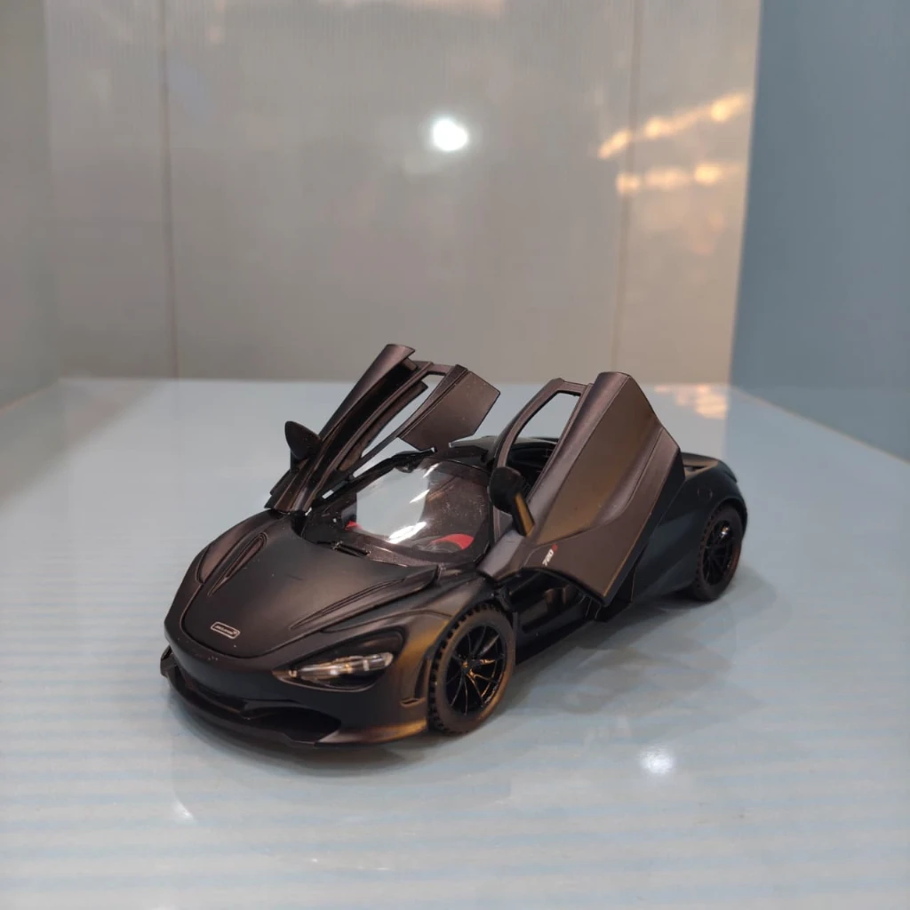 1:32 Scale McLaren 720S Die-Cast Model Car – Matte Black Coupe - Image 3