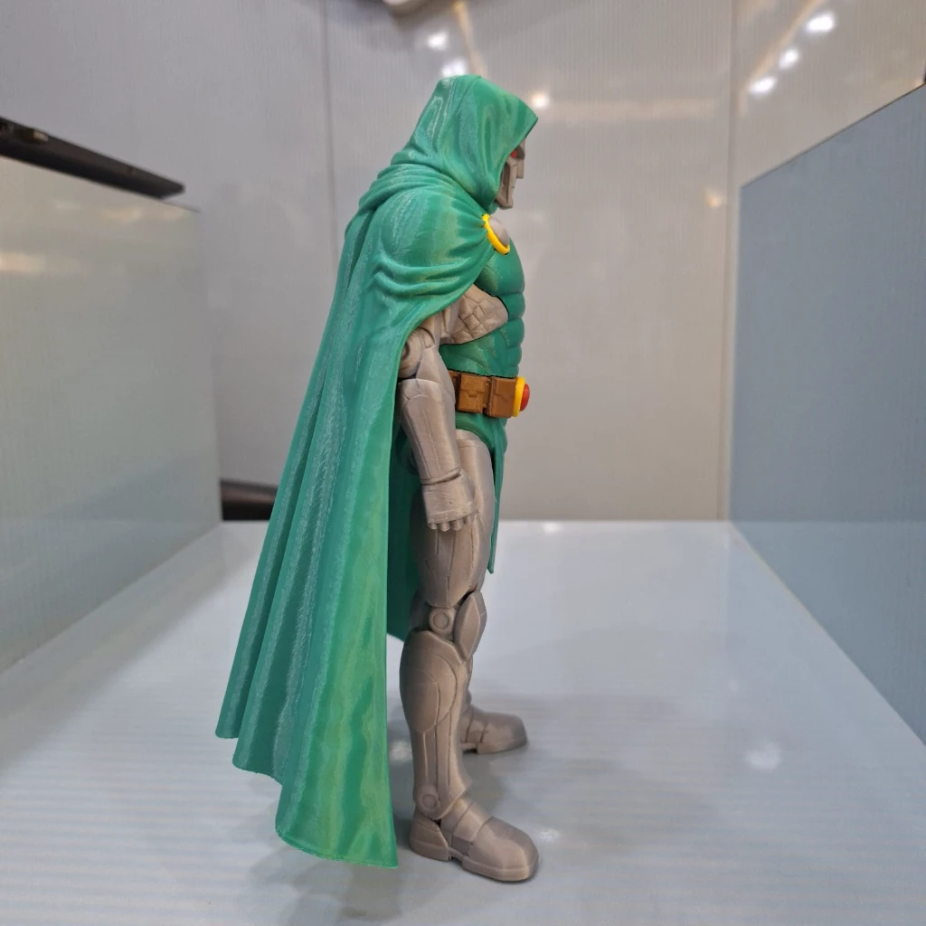 Doctor Doom 24cm Action Figure - Image 3
