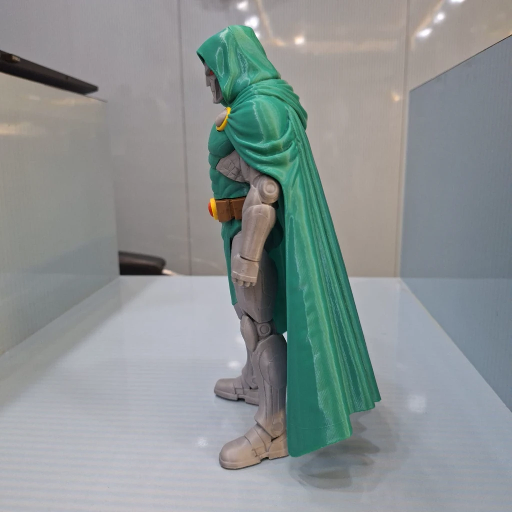Doctor Doom 24cm Action Figure - Image 4